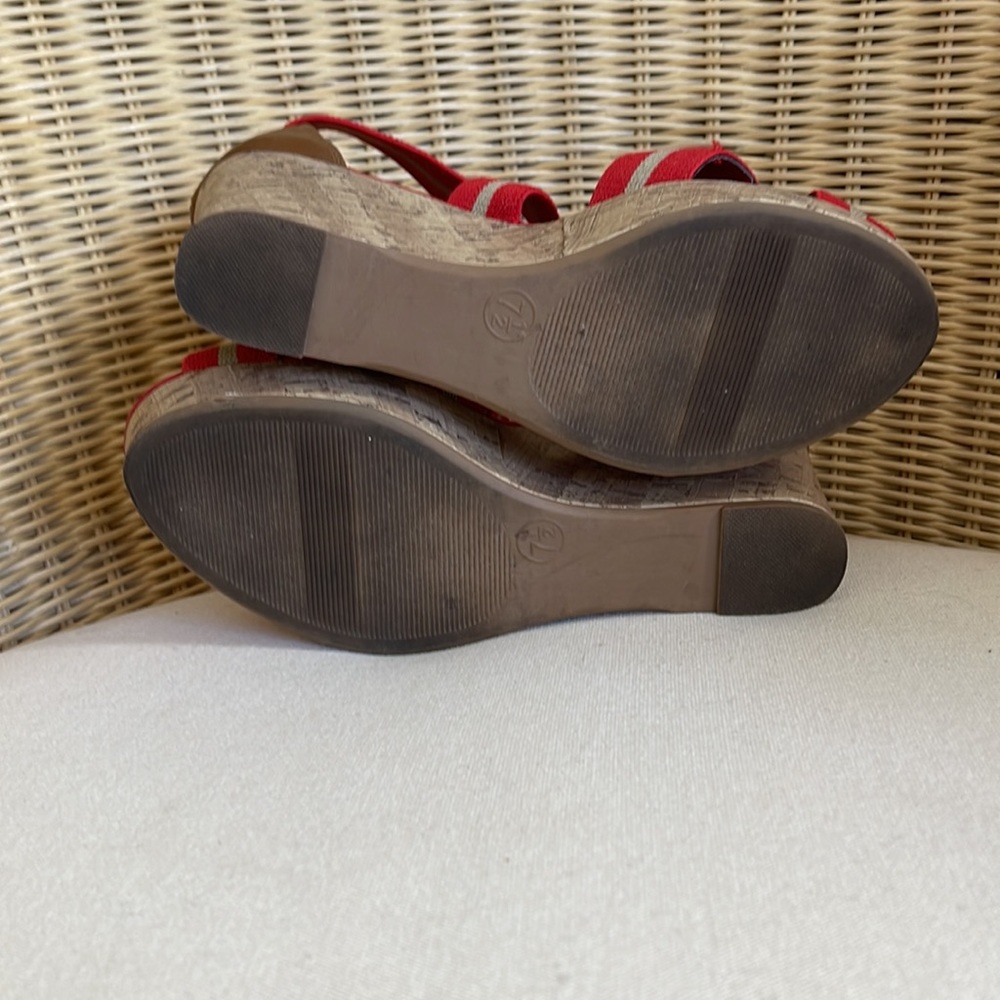 Super Cute Merona Red & Taupe Elastic Strap Wedge Sandals Size 7.5 - Picture 7 of 16